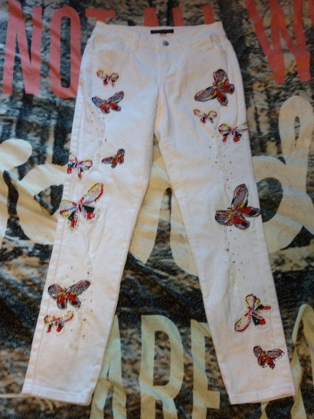 Boston Proper Distressed Butterfly Patch Embellished White Jeans Sz.0 - Picture 2 of 13